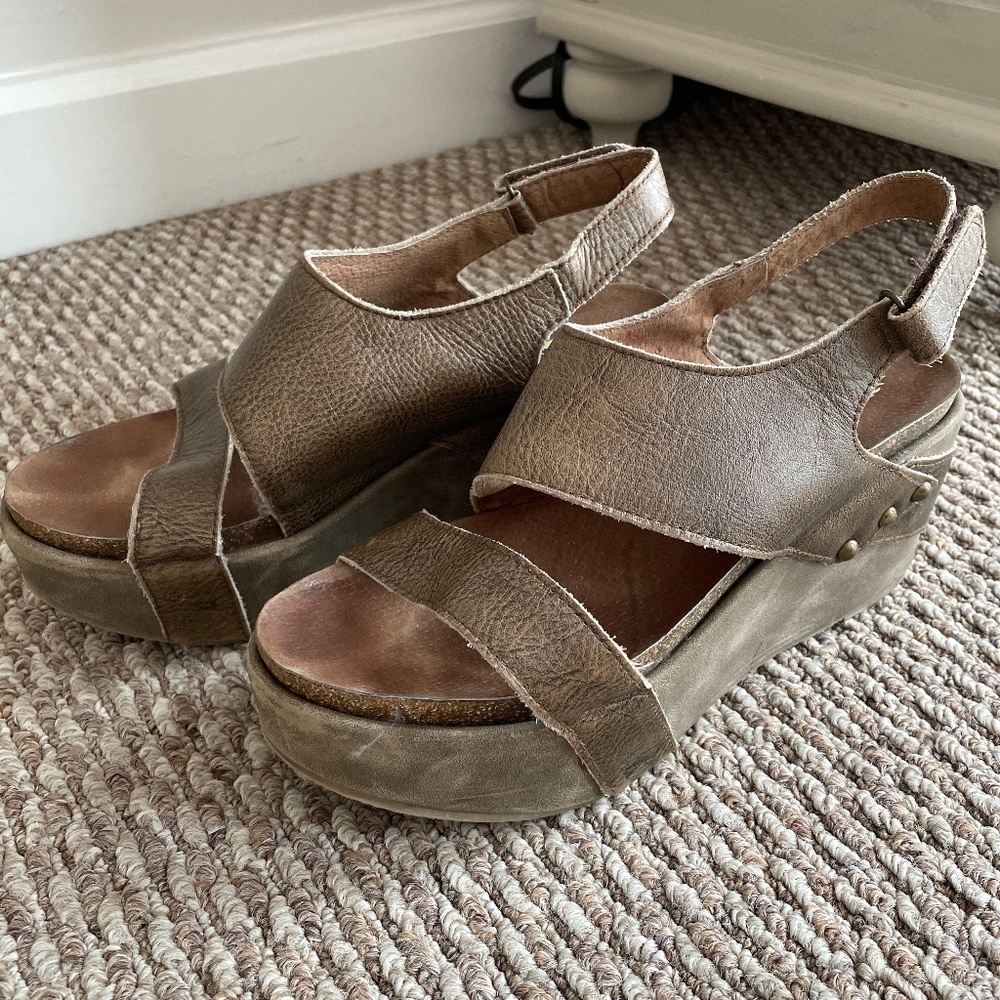 Antelope brown wedges